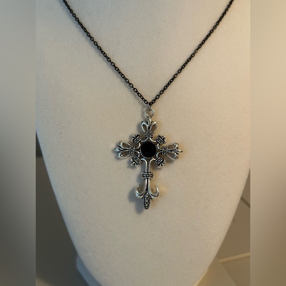 Gothic Dark Silver Cross Vampire Necklace Chain Jewelry Halloween - Picture 4 of 7